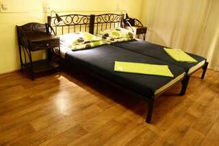 Гостиница Регата Краснодар Номер эконом с 2 односпальными кроватями-1