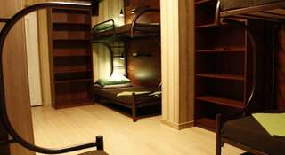 Гостиница Регата Краснодар Кровать в шестиместном общем номере (удобства на этаже)-2